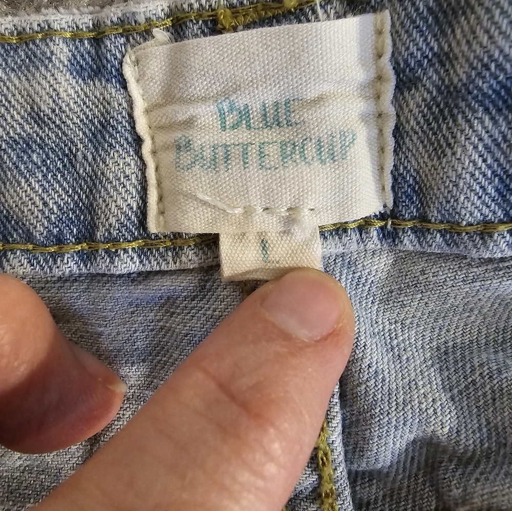 Blue Buttercup Star Print Distressed Light Denim Women's Size Large Shorts - Picture 3 of 8